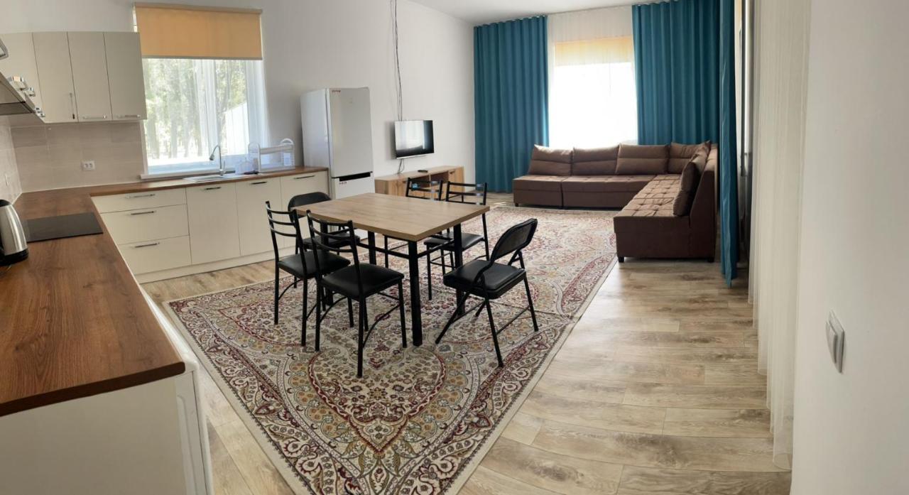 Stunning Lakeside Villa Корумду Экстерьер фото